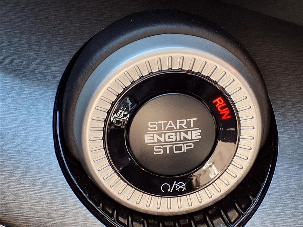 2025 Jeep Wagoneer Base