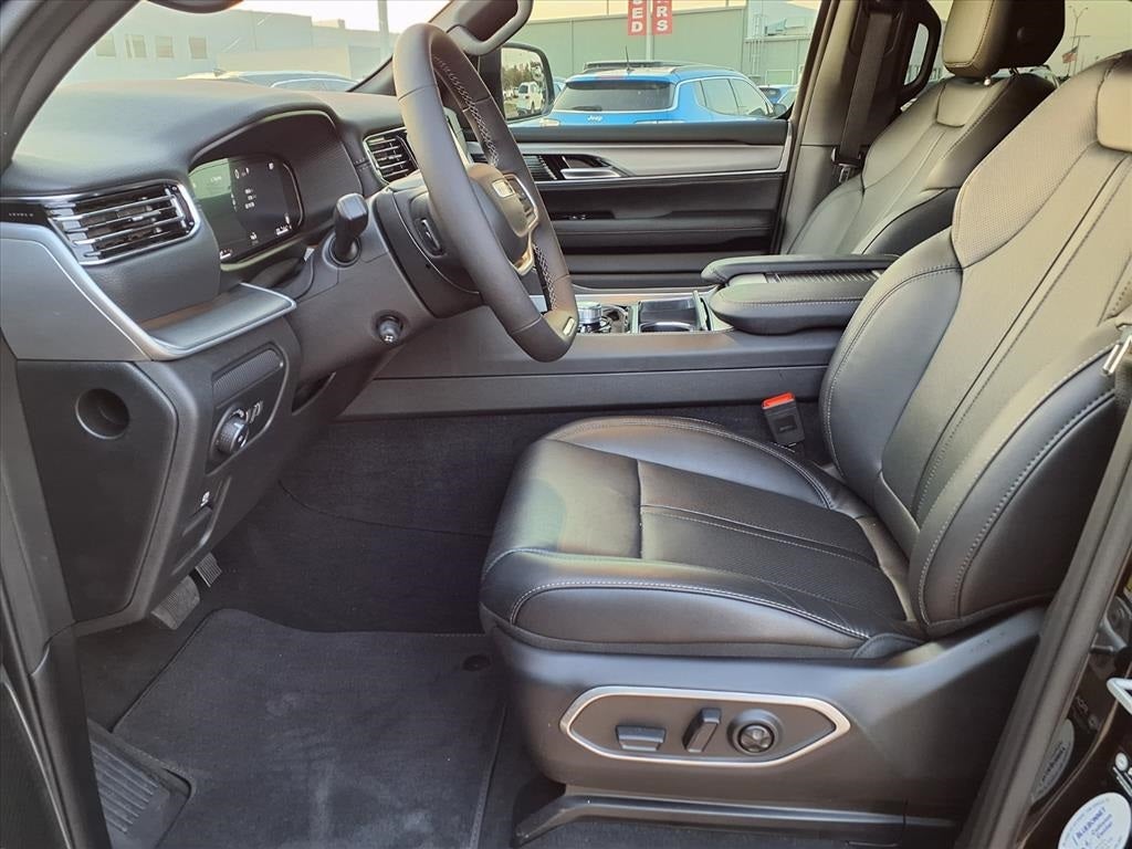 2025 Jeep Wagoneer Base