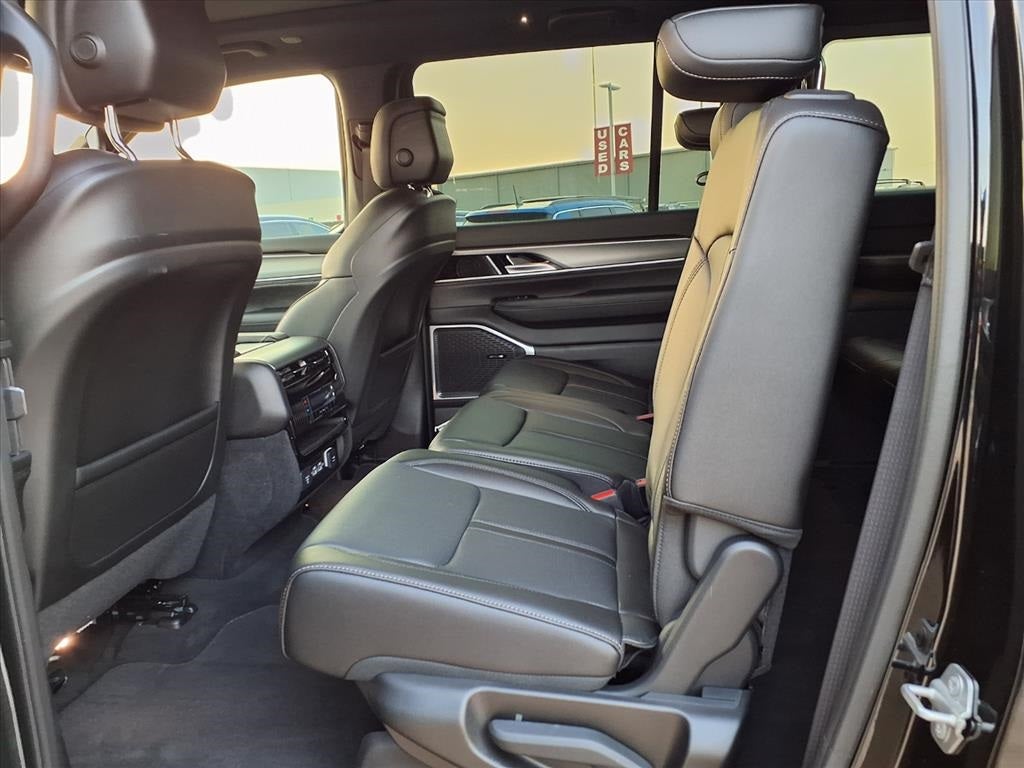 2025 Jeep Wagoneer Base