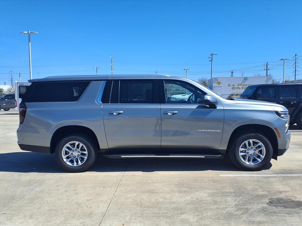 2025 Chevrolet Suburban LT