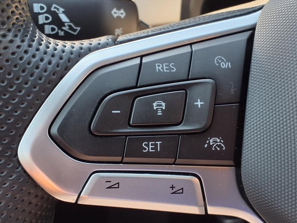 2023 Volkswagen Atlas Cross Sport 3.6L V6 SEL Premium R-Line