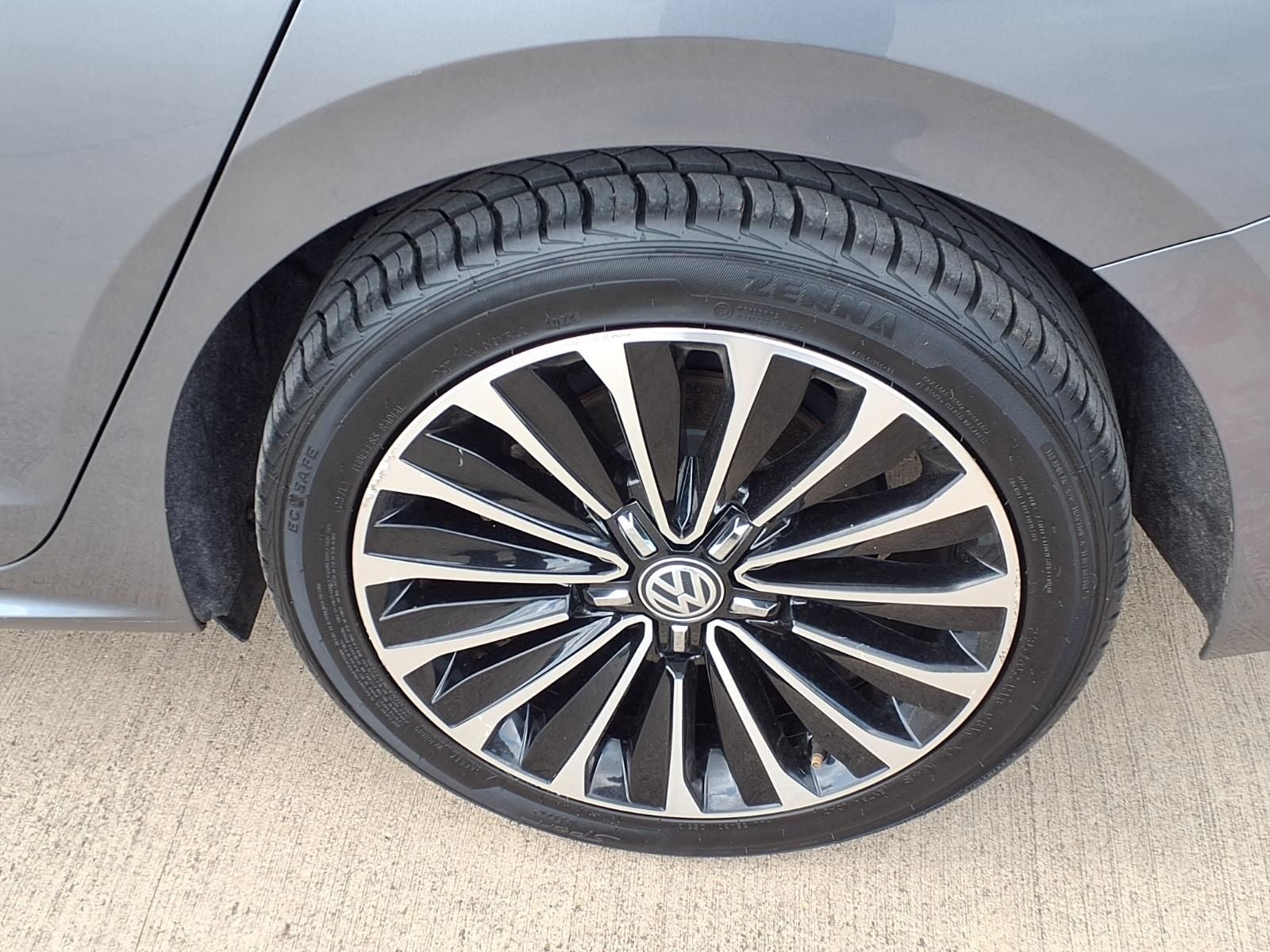2022 Volkswagen Passat 2.0T Limited Edition