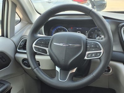 2024 Chrysler Pacifica Touring L BLIND SPOT & FCW-P