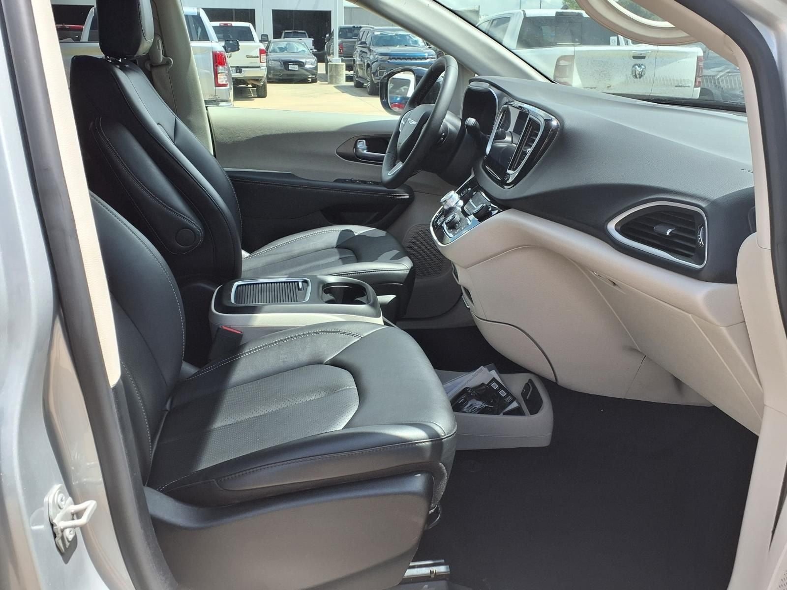 2024 Chrysler Pacifica Touring L BLIND SPOT & FCW-P