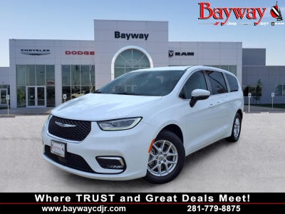 2023 Chrysler Pacifica Touring L BLIND-SPOT