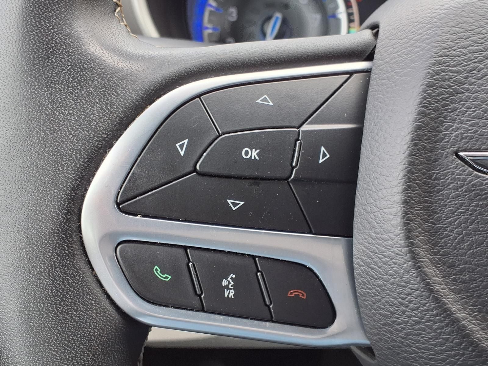 2023 Chrysler Pacifica Touring L BLIND-SPOT