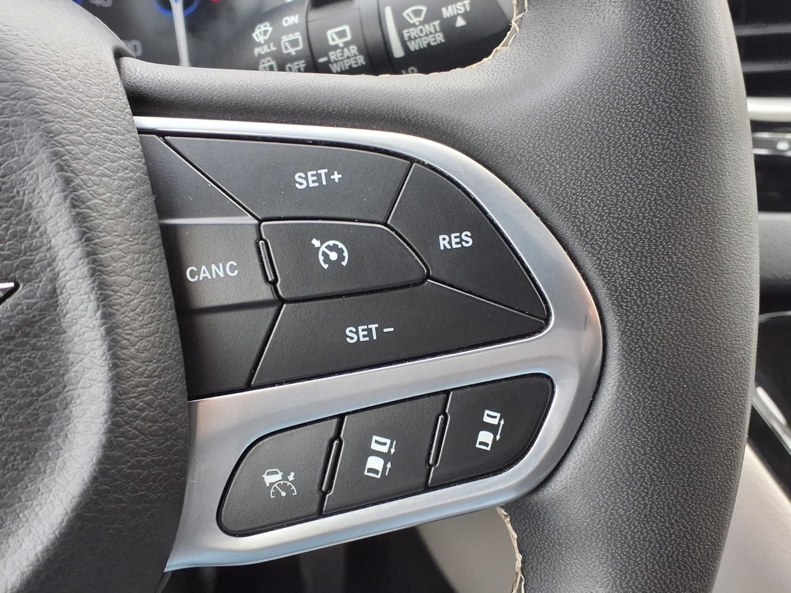 2023 Chrysler Pacifica Touring L BLIND-SPOT