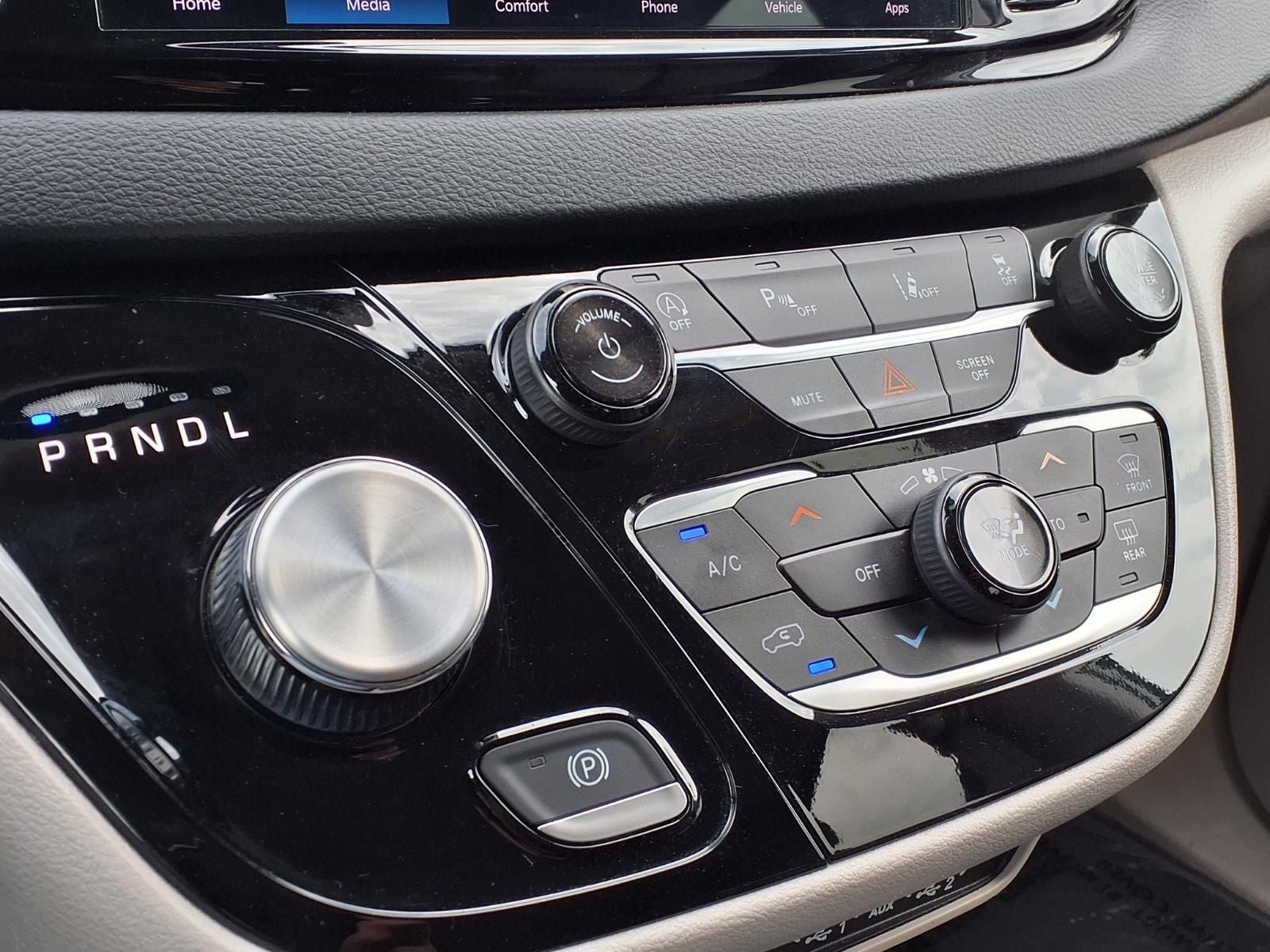 2023 Chrysler Pacifica Touring L BLIND-SPOT