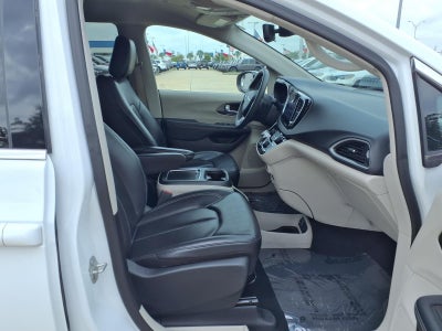 2023 Chrysler Pacifica Touring L BLIND-SPOT
