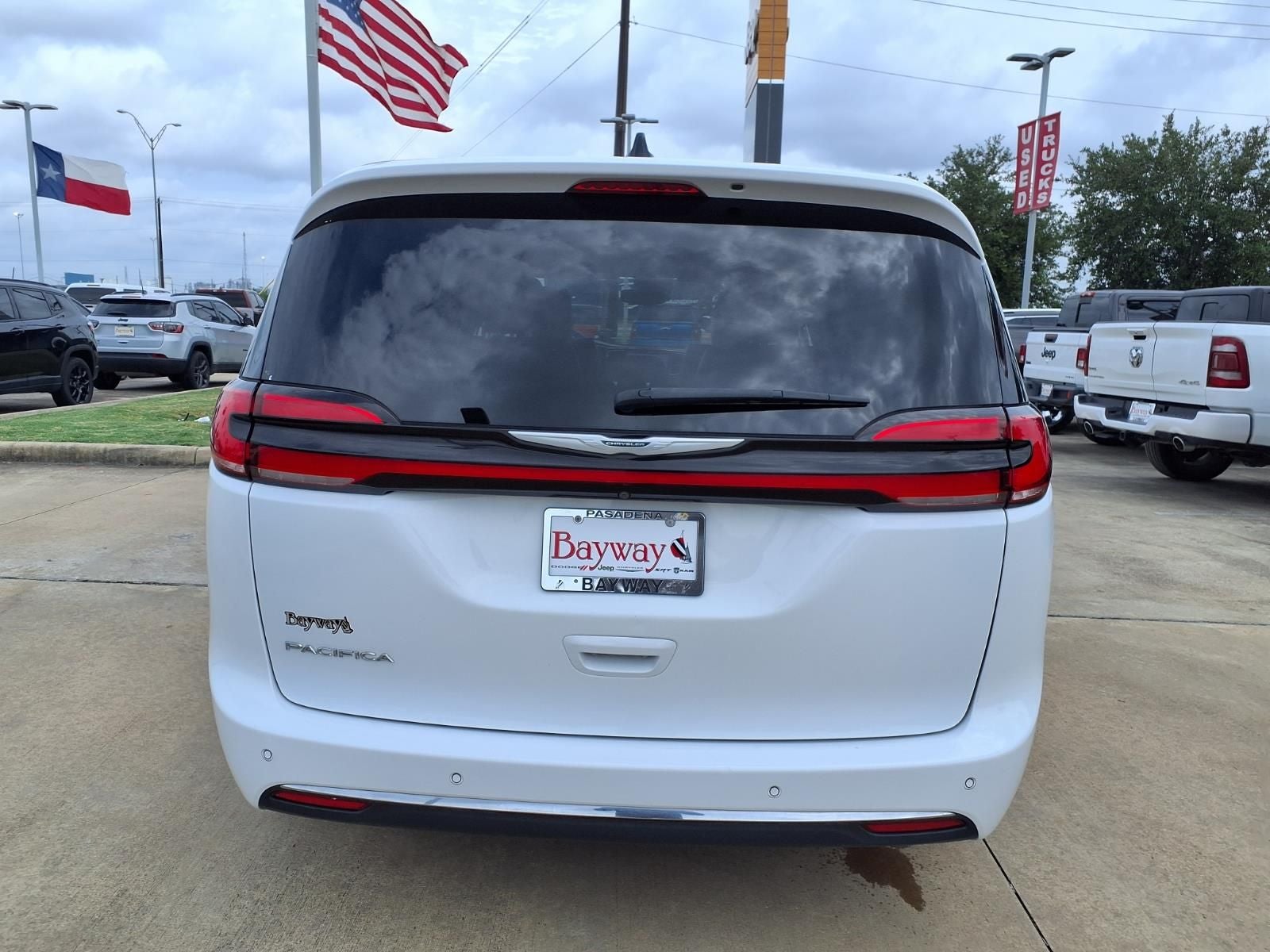 2023 Chrysler Pacifica Touring L BLIND-SPOT