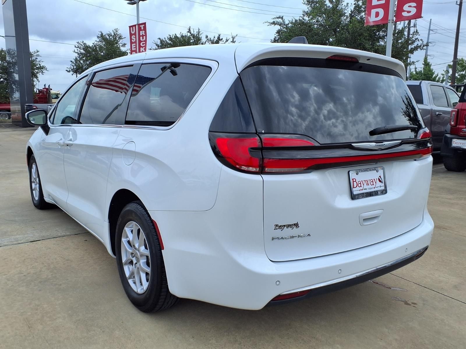 2023 Chrysler Pacifica Touring L BLIND-SPOT