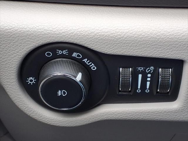 2023 Chrysler Pacifica Touring L BLIND-SPOT