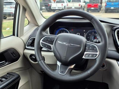 2023 Chrysler Pacifica Touring L BLIND-SPOT