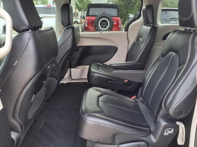 2023 Chrysler Pacifica Touring L BLIND-SPOT