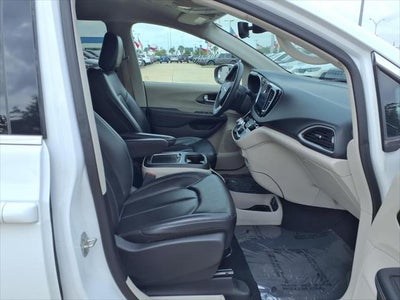 2023 Chrysler Pacifica Touring L BLIND-SPOT