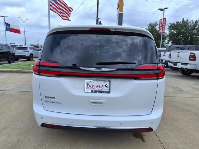 2023 Chrysler Pacifica Touring L BLIND-SPOT
