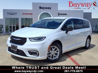 2024 Chrysler Pacifica Touring L STOW 'N GO®