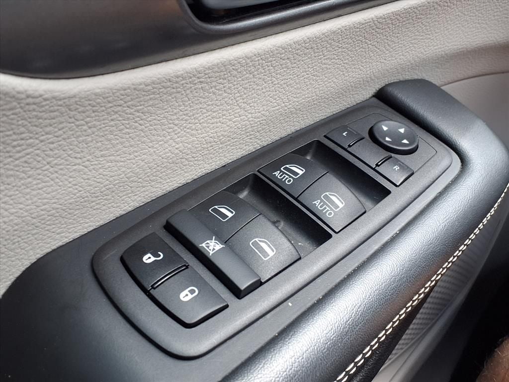 2024 Chrysler Pacifica Touring L STOW 'N GO®