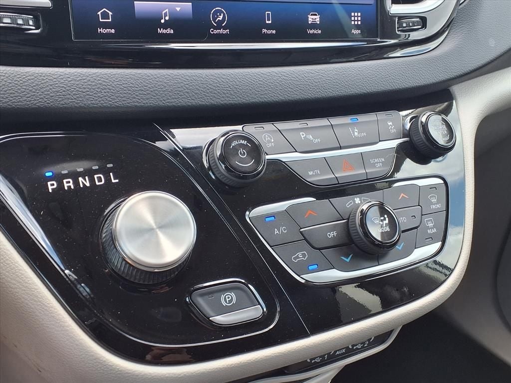 2024 Chrysler Pacifica Touring L STOW 'N GO®