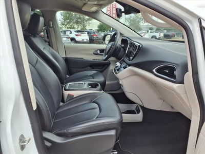 2024 Chrysler Pacifica Touring L STOW 'N GO®