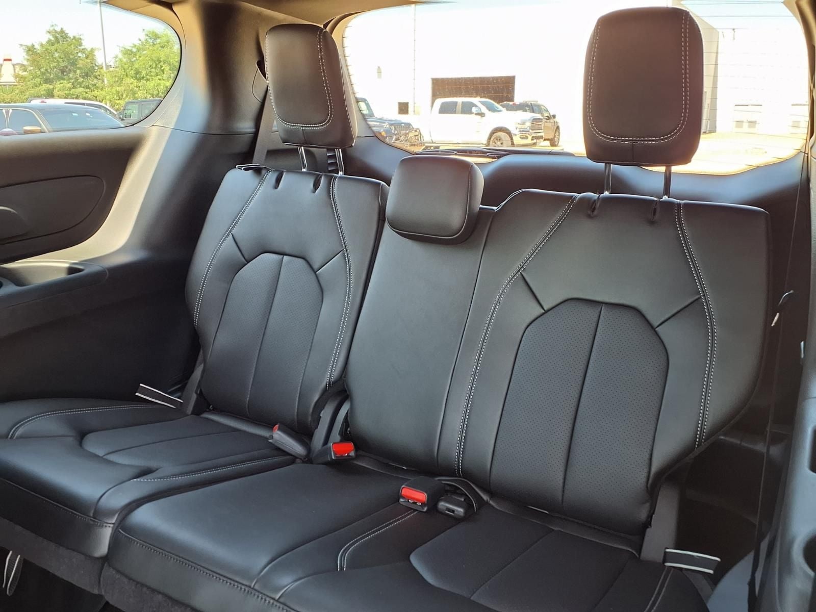2027 Chrysler Pacifica Select