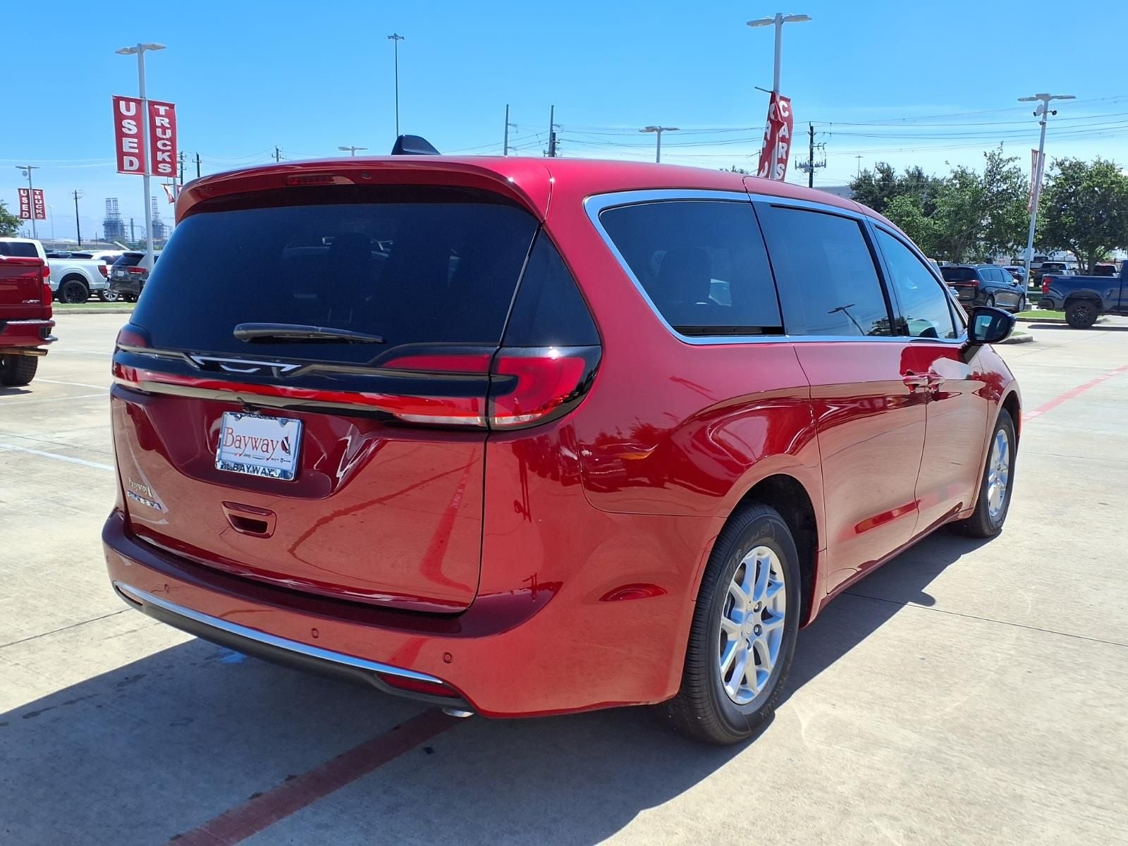2027 Chrysler Pacifica Select