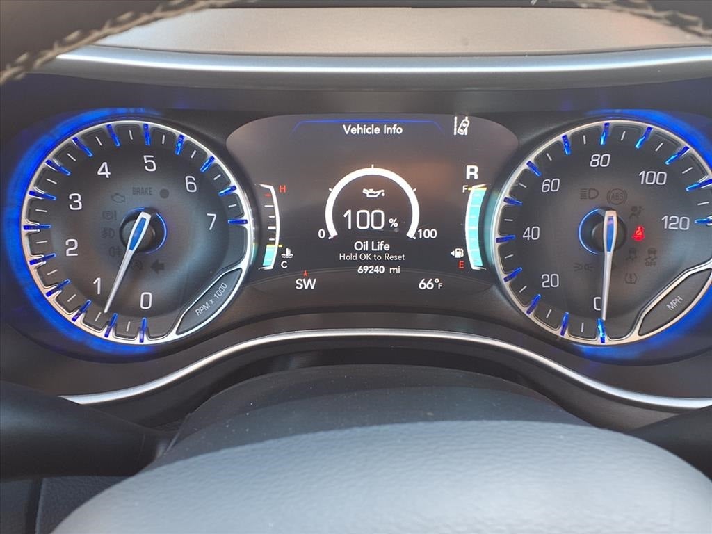 2023 Chrysler Pacifica Touring L BLIND SPOT