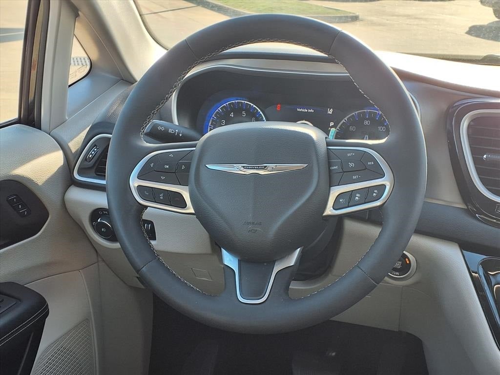 2023 Chrysler Pacifica Touring L BLIND SPOT