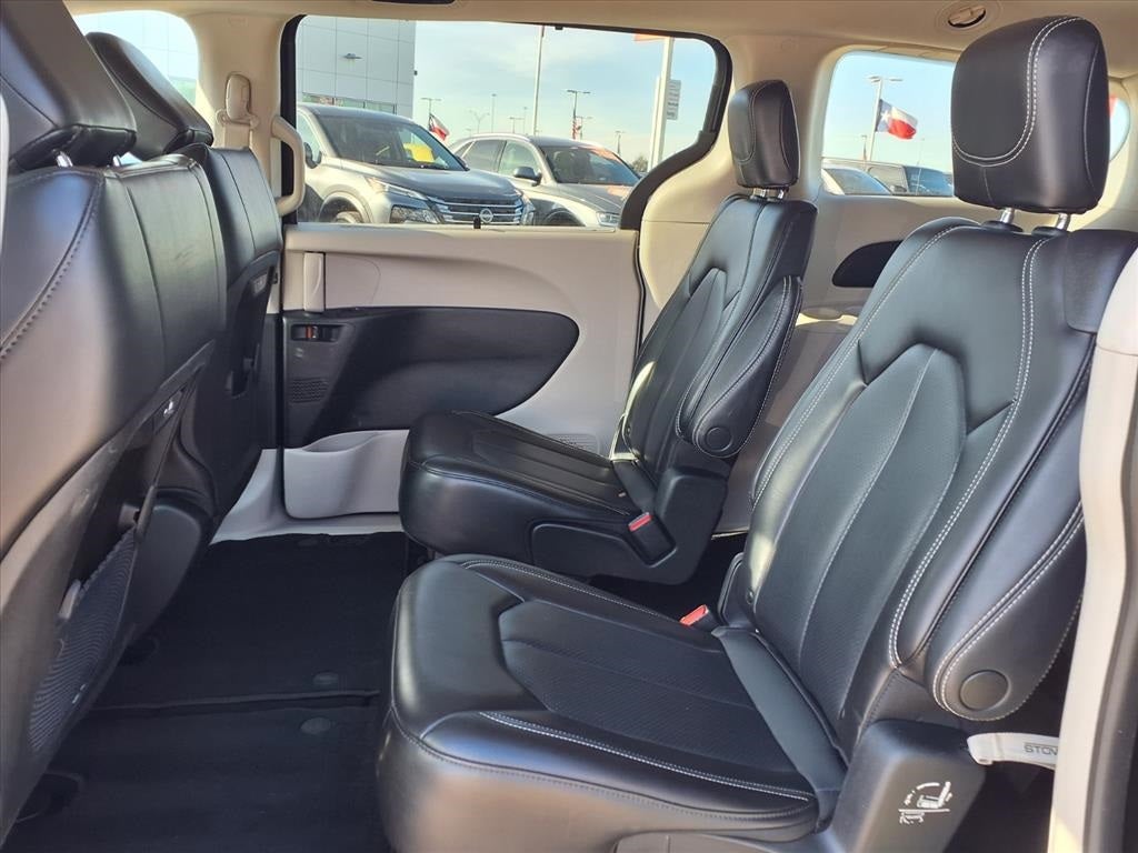 2023 Chrysler Pacifica Touring L BLIND SPOT