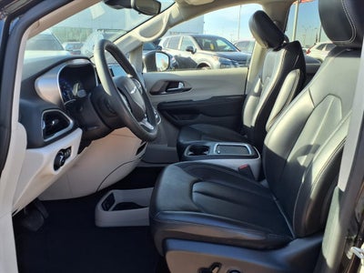 2023 Chrysler Pacifica Touring L BLIND SPOT