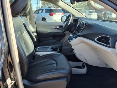 2023 Chrysler Pacifica Touring L BLIND SPOT