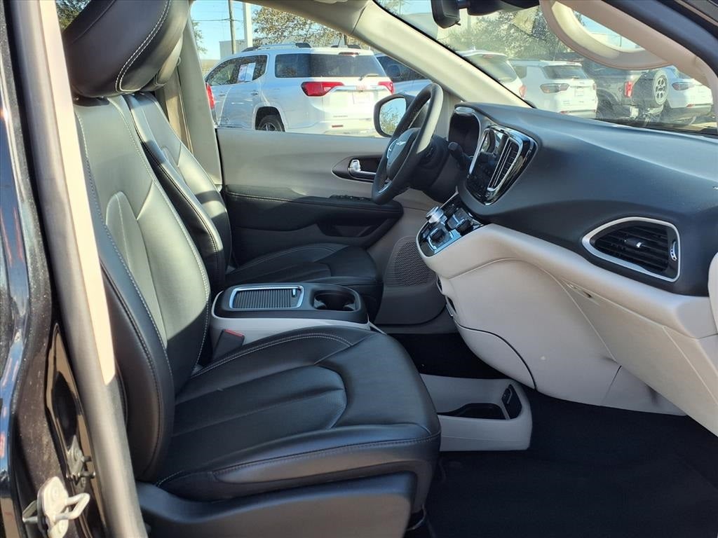 2023 Chrysler Pacifica Touring L BLIND SPOT