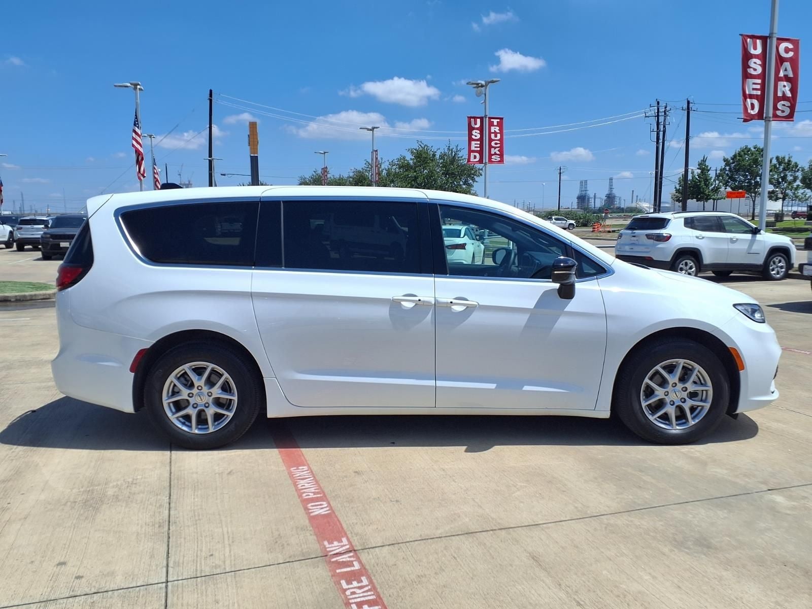 2025 Chrysler Pacifica Select