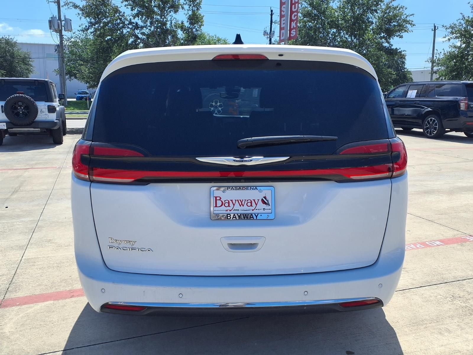 2025 Chrysler Pacifica Select