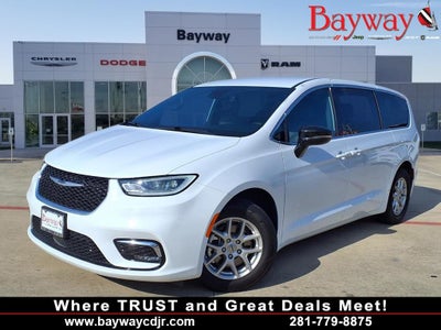 2025 Chrysler Pacifica Select APPLE CARPLAY & ANDROID AUTO