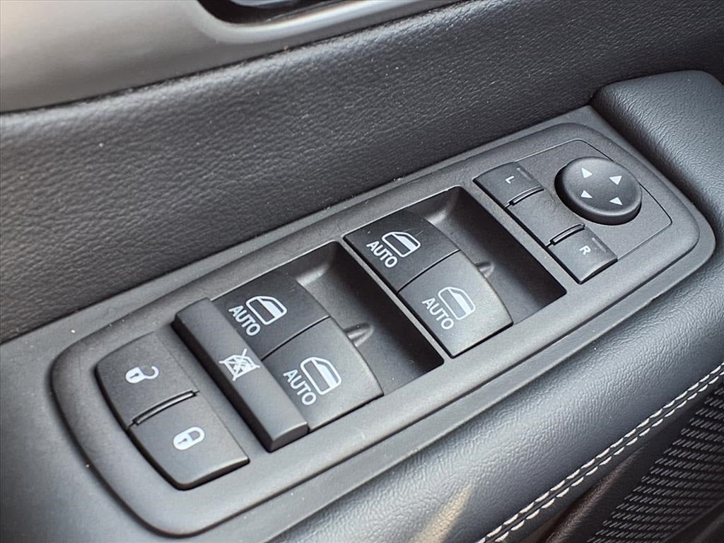 2025 Chrysler Pacifica Select APPLE CARPLAY & ANDROID AUTO