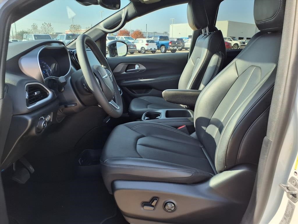 2025 Chrysler Pacifica Select APPLE CARPLAY & ANDROID AUTO