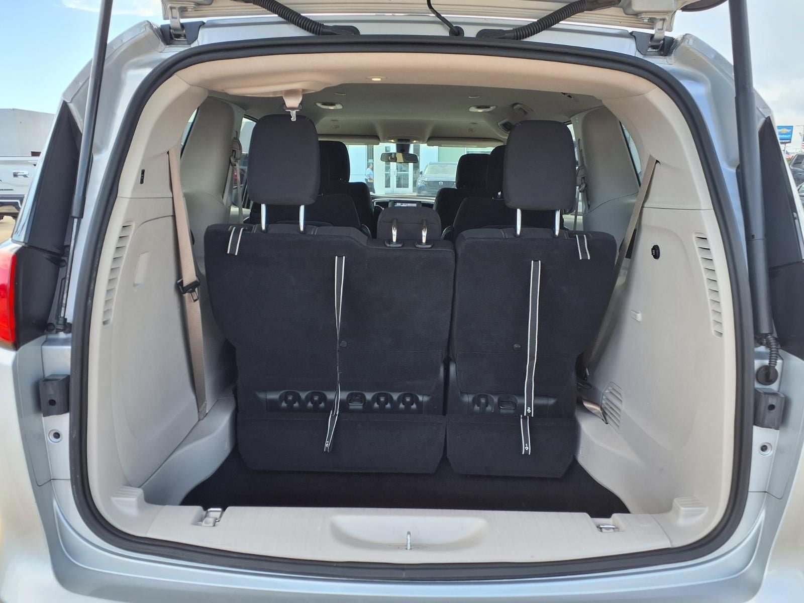 2022 Chrysler Voyager LX