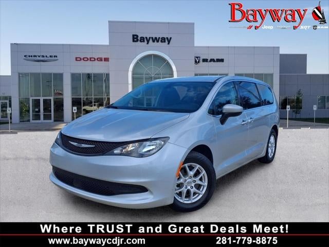 2022 Chrysler Voyager LX