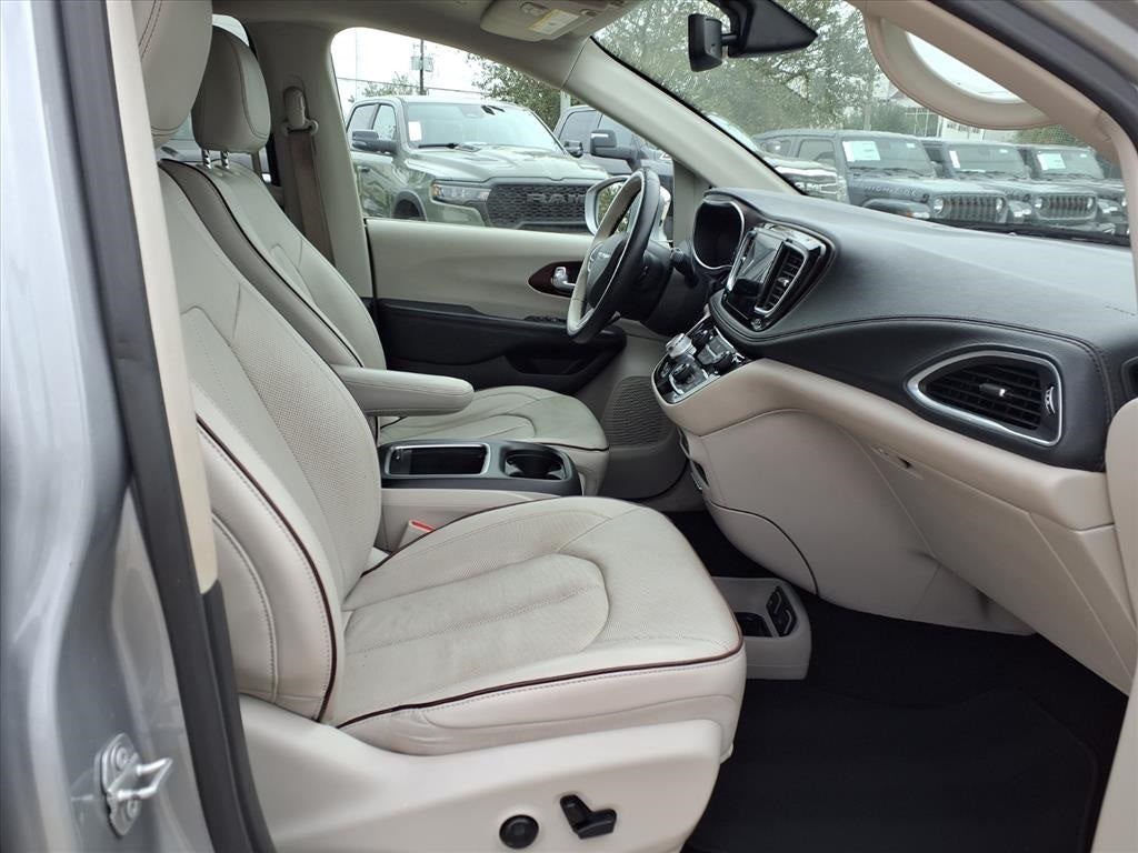 2020 Chrysler Pacifica Limited BLIND-SPOT & REAR CROSS-PATH DETECTION