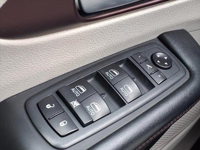 2020 Chrysler Pacifica Limited BLIND-SPOT & REAR CROSS-PATH DETECTION