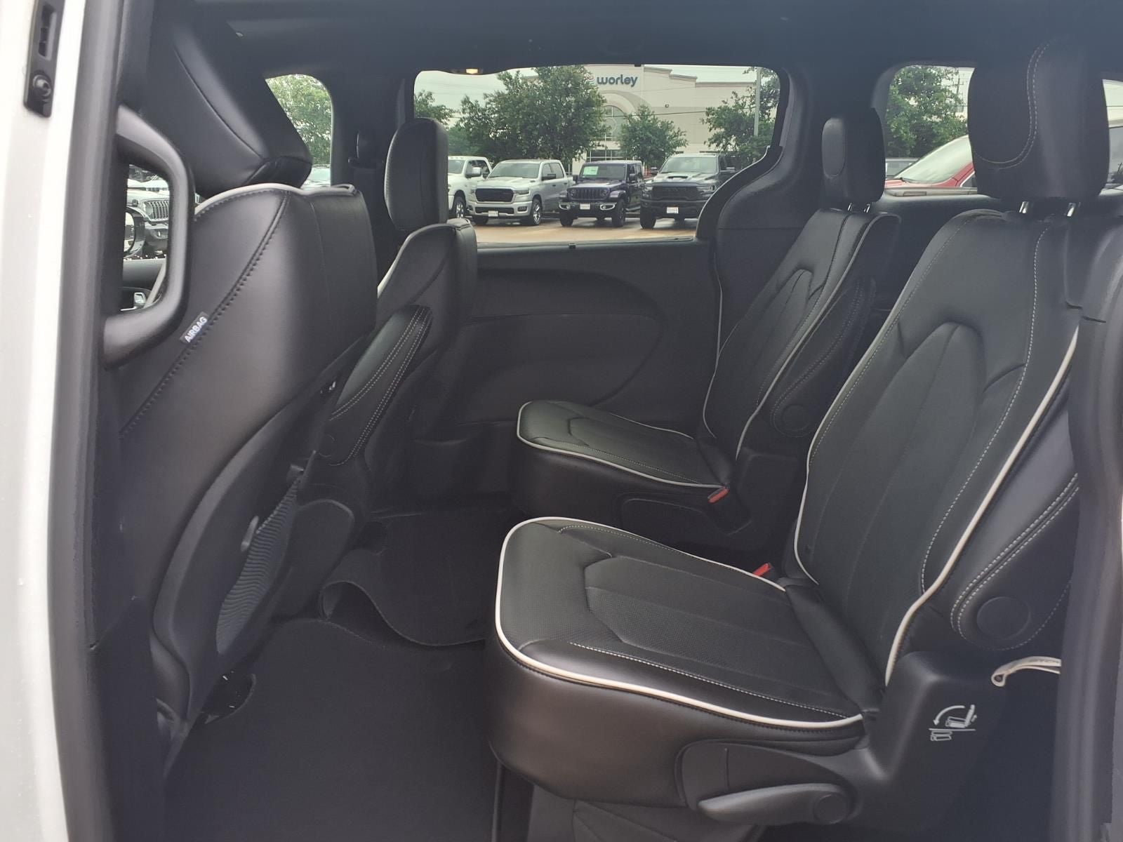 2027 Chrysler Pacifica Limited