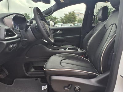 2027 Chrysler Pacifica Limited