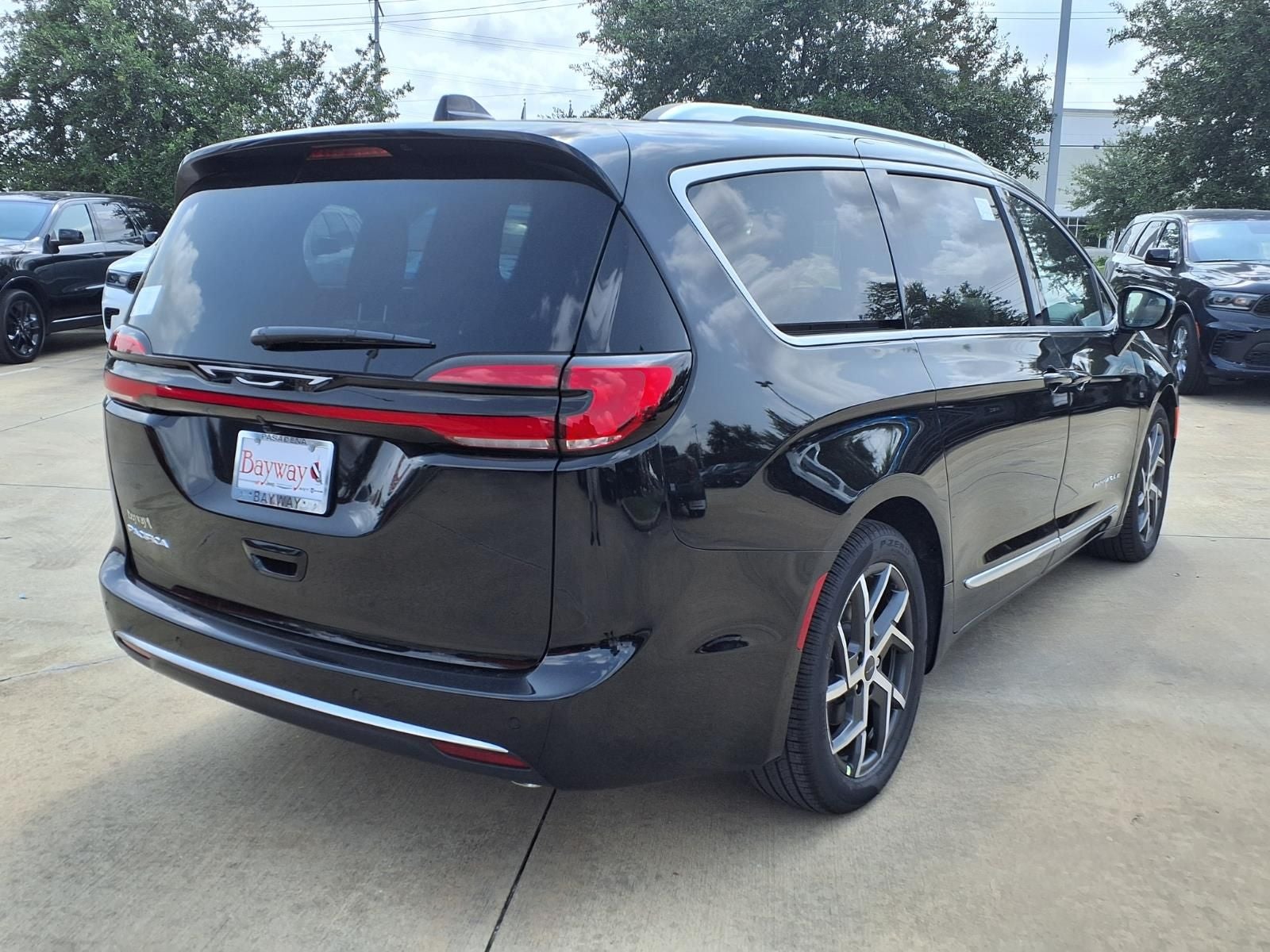 2027 Chrysler Pacifica Pinnacle
