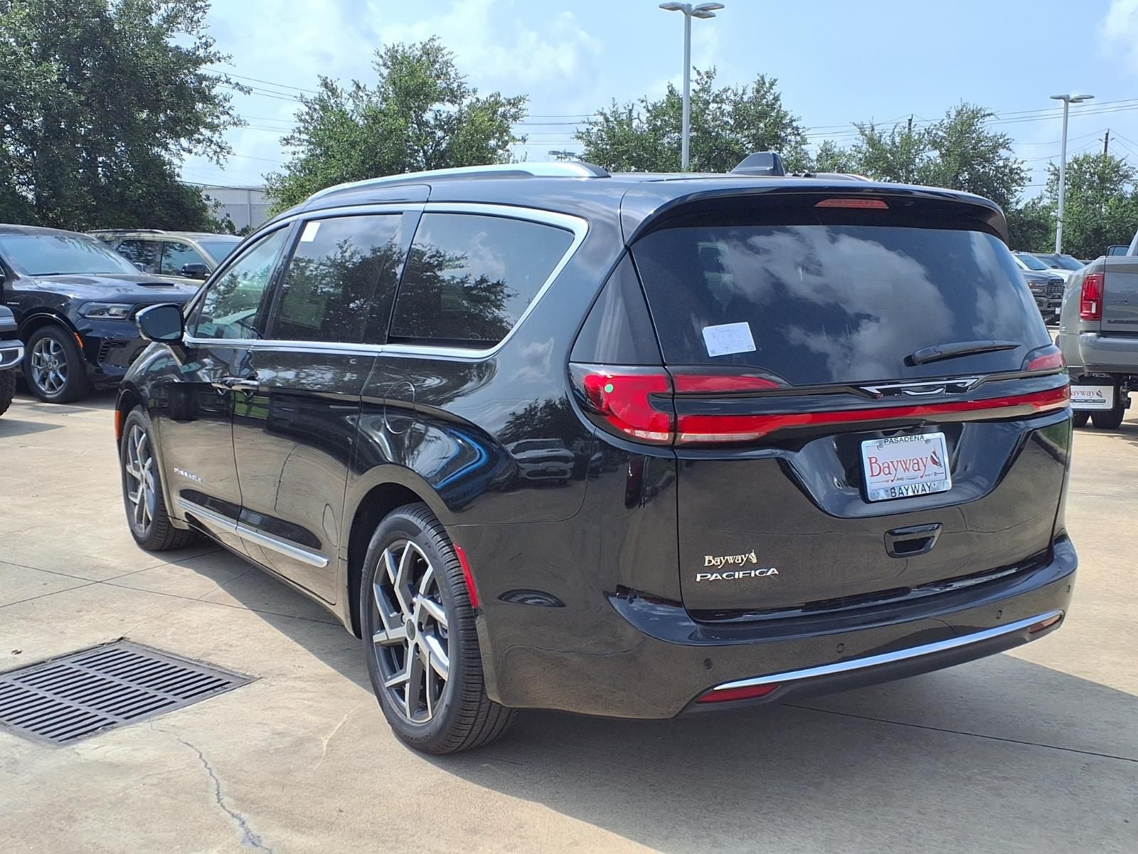 2027 Chrysler Pacifica Pinnacle