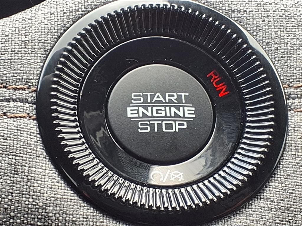 2023 Jeep Compass Latitude Lux 4X4 SUN & SOUND PKG