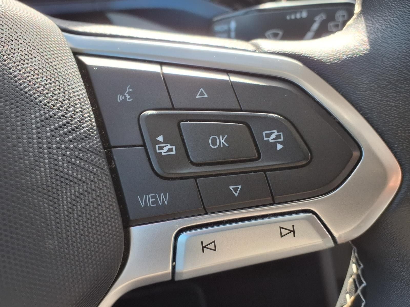 2022 Volkswagen Taos 1.5T SE FRONT ASSIST