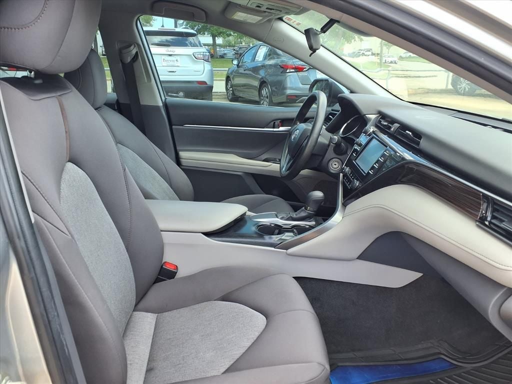 2019 Toyota Camry LE SAFETY SENSE P