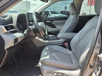 2022 Toyota Highlander XLE PROTECTION PKG