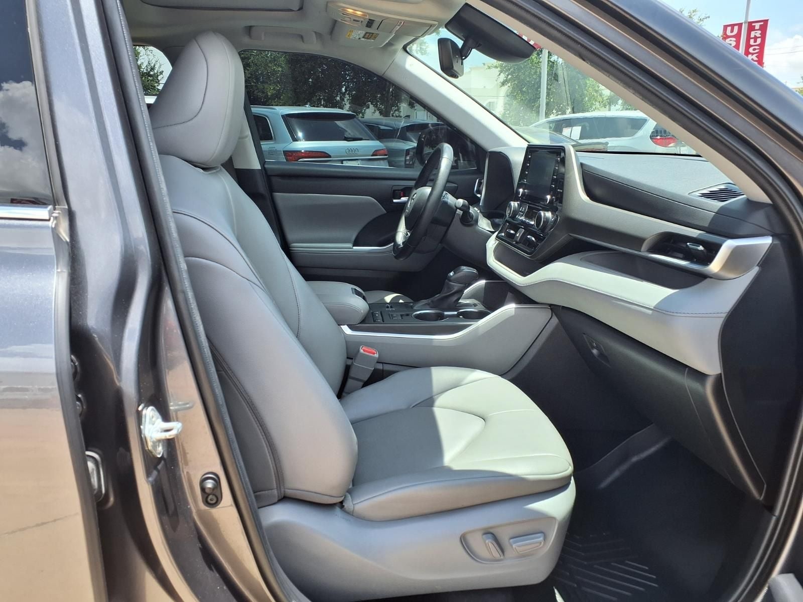 2022 Toyota Highlander XLE PROTECTION PKG